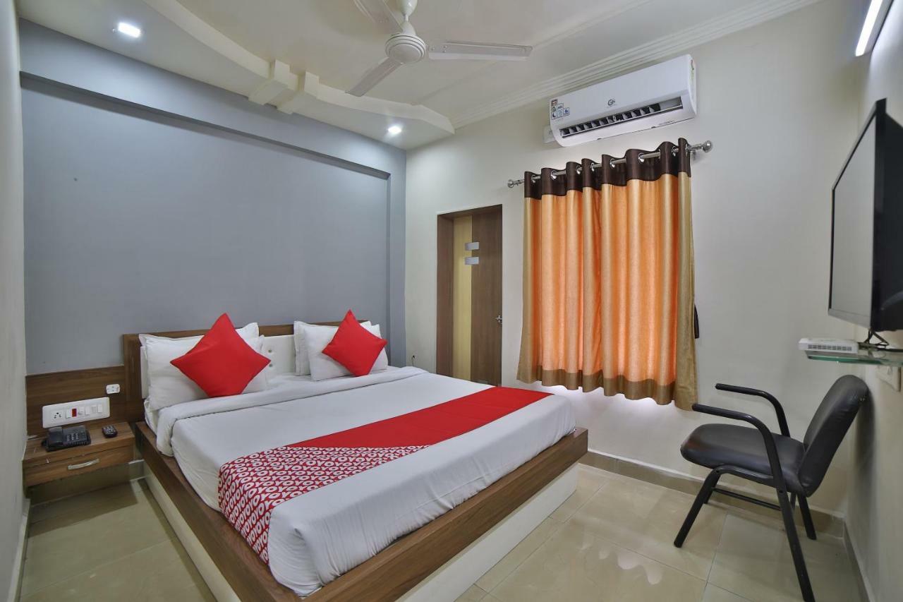 Oyo 41929 Hotel Loyal Residency Jāmnagar Quarto foto